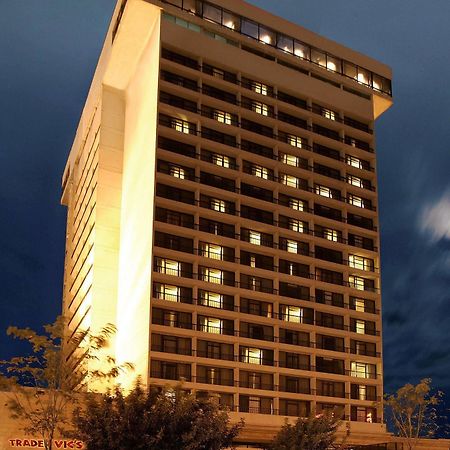 Regency Palace Амман Екстер'єр фото The hotel at night