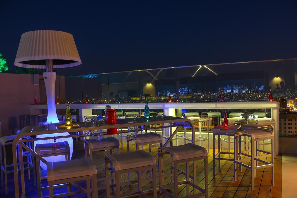 Regency Palace Амман Екстер'єр фото Skyline Bar