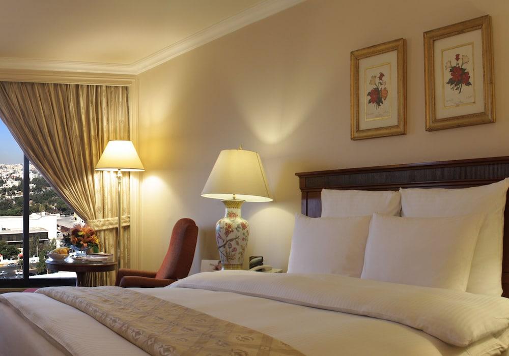 Regency Palace Амман Екстер'єр фото A bedroom at the hotel