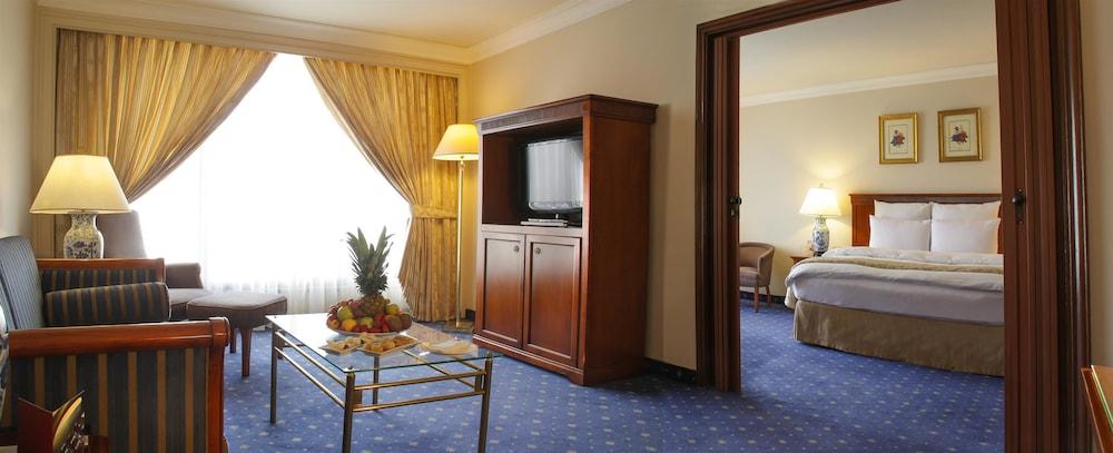 Regency Palace Амман Екстер'єр фото Suite