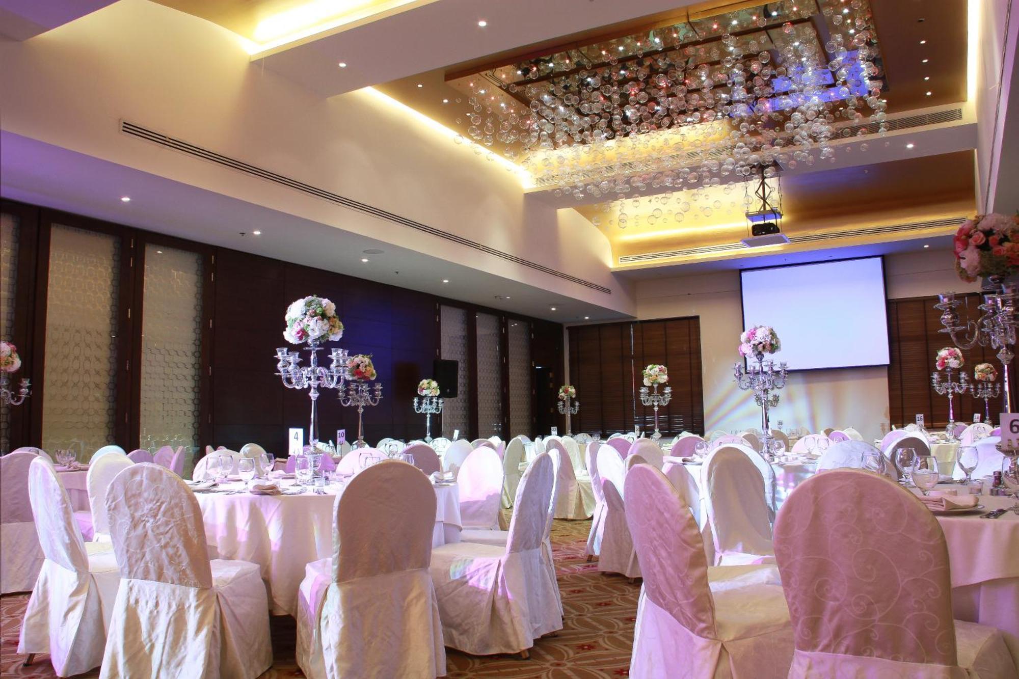 Regency Palace Амман Екстер'єр фото A wedding reception at a hotel