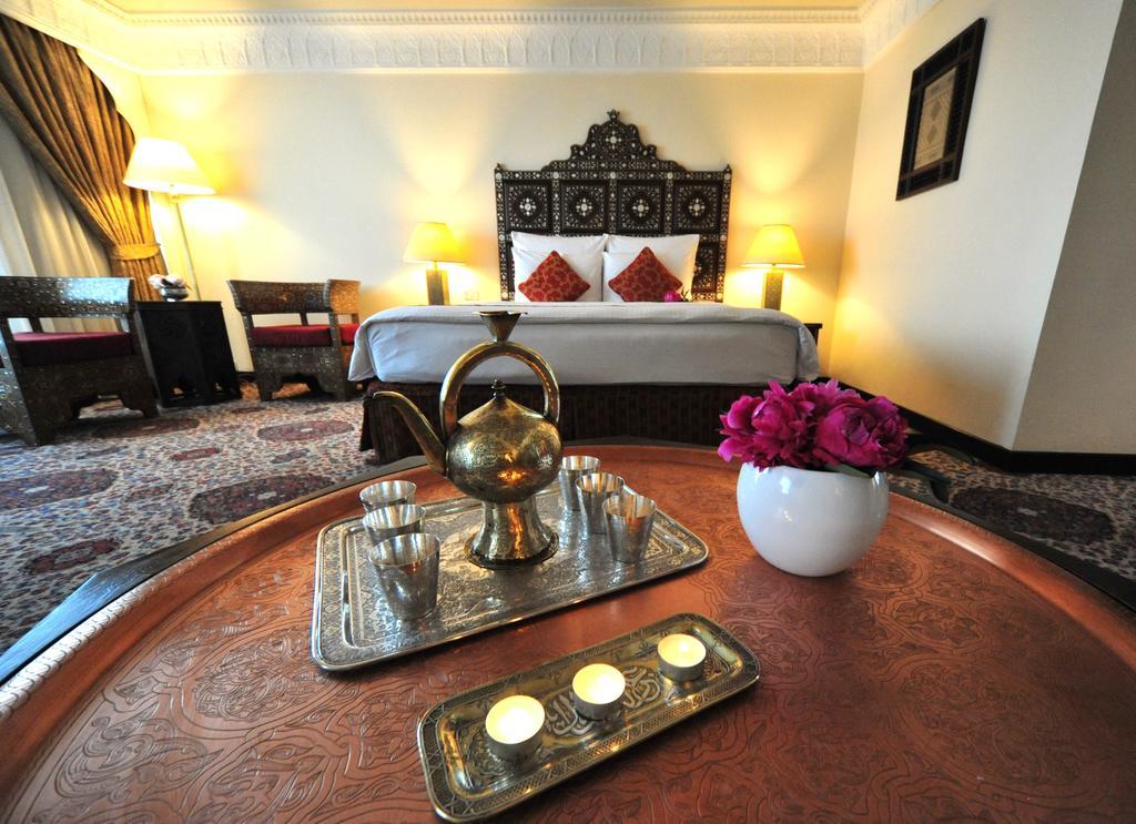 Regency Palace Амман Екстер'єр фото A room at the hotel