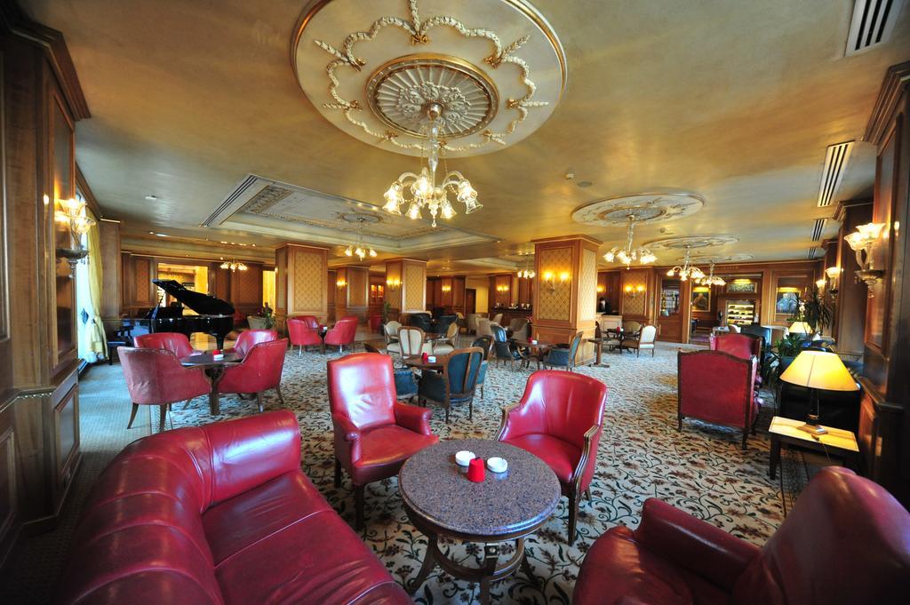 Regency Palace Амман Екстер'єр фото The lobby of the hotel