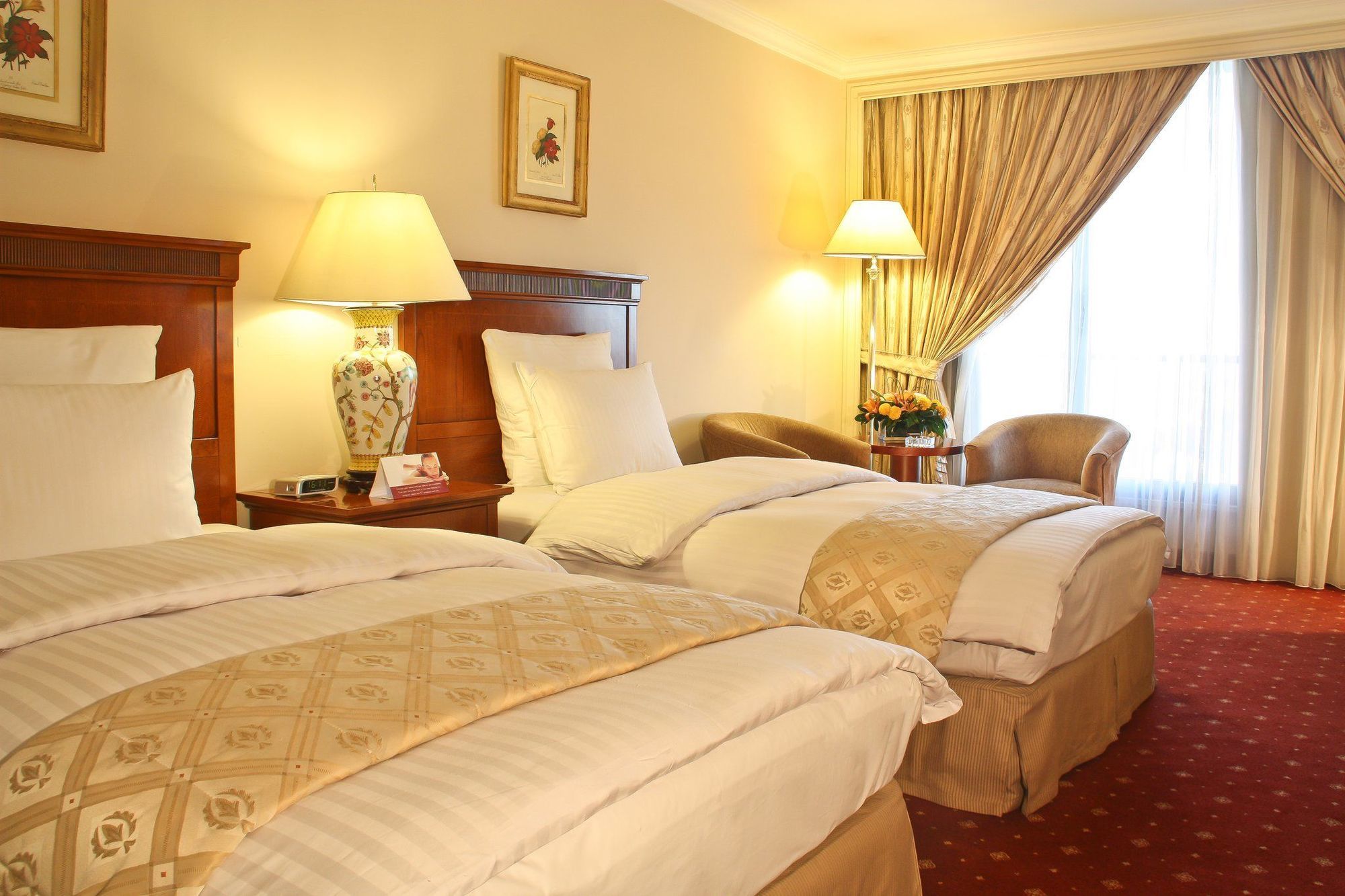 Regency Palace Амман Екстер'єр фото A room at the hotel