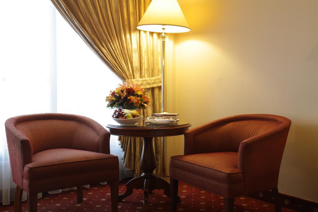 Regency Palace Амман Екстер'єр фото A hotel room