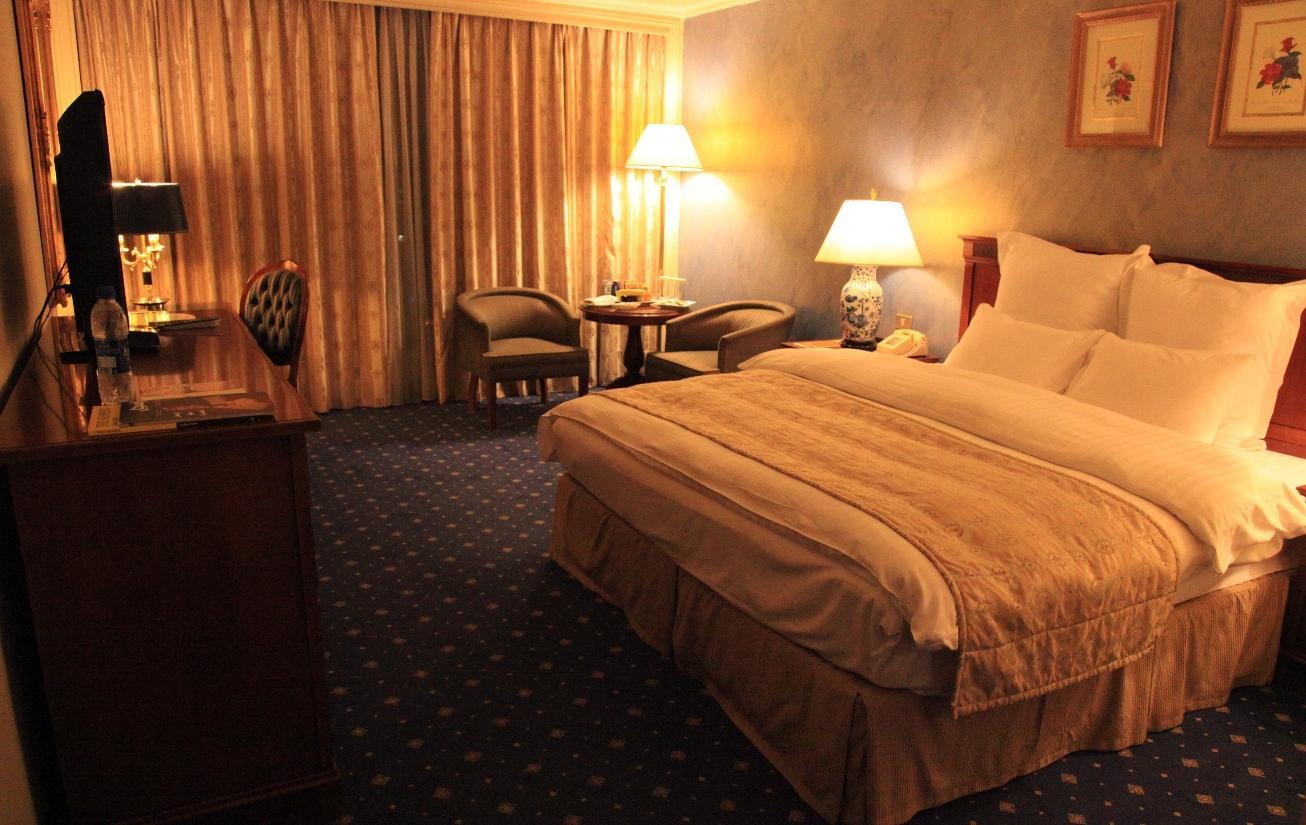 Regency Palace Амман Екстер'єр фото A room at the hotel