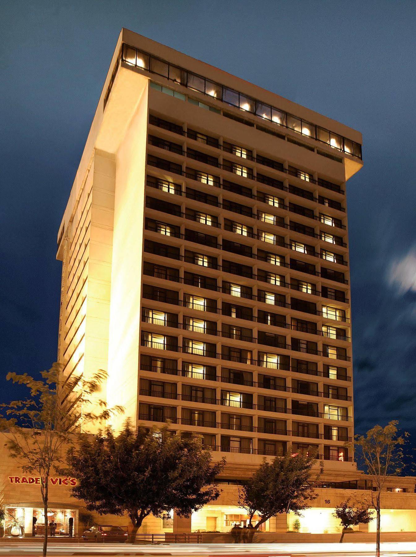 Regency Palace Амман Екстер'єр фото The hotel at night