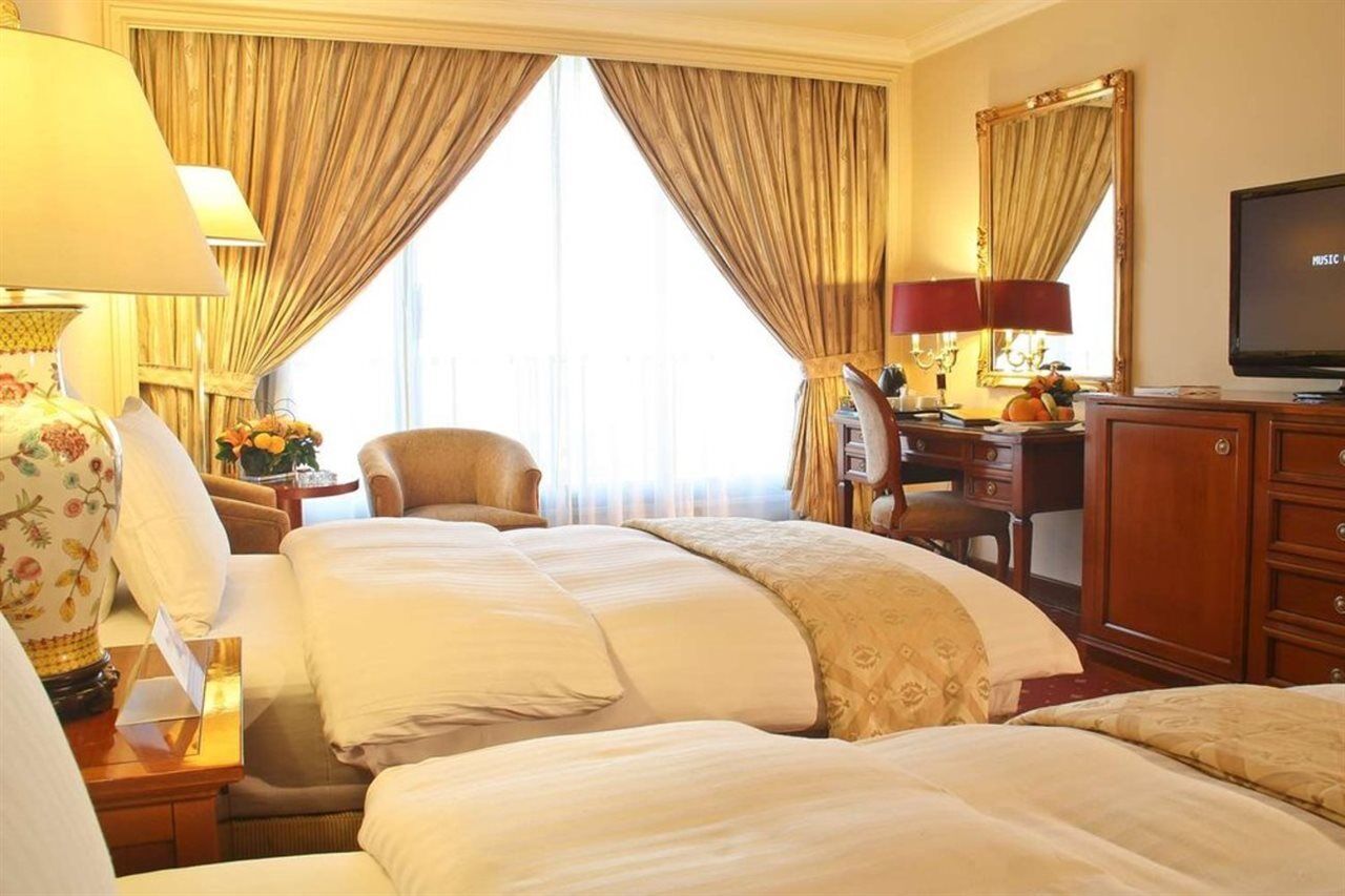 Regency Palace Амман Екстер'єр фото A room at the Four Seasons Hotel, London