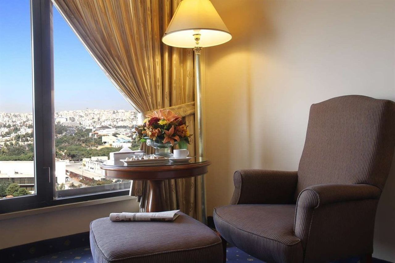 Regency Palace Амман Екстер'єр фото A room at the Grand Hotel